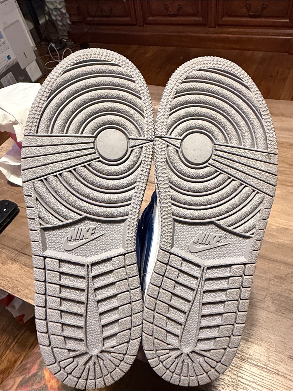 Jordan 1 Retro High OG - Picture 5 of 8